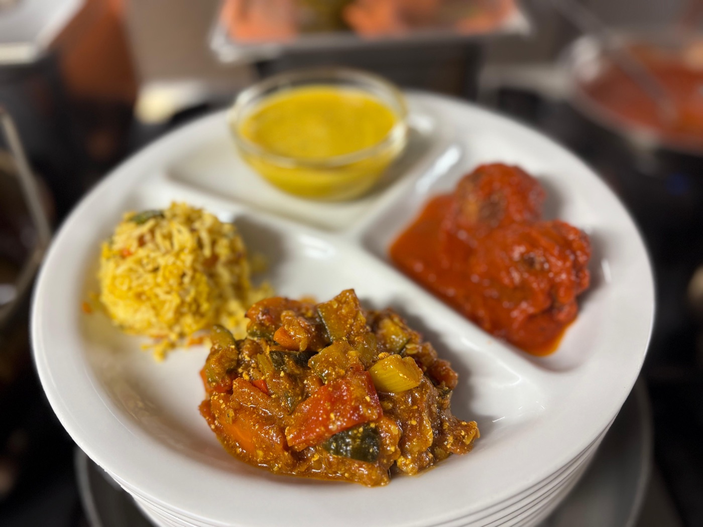 Piatto vegetariano ispirato alla cucina indiana servito da Govinda
